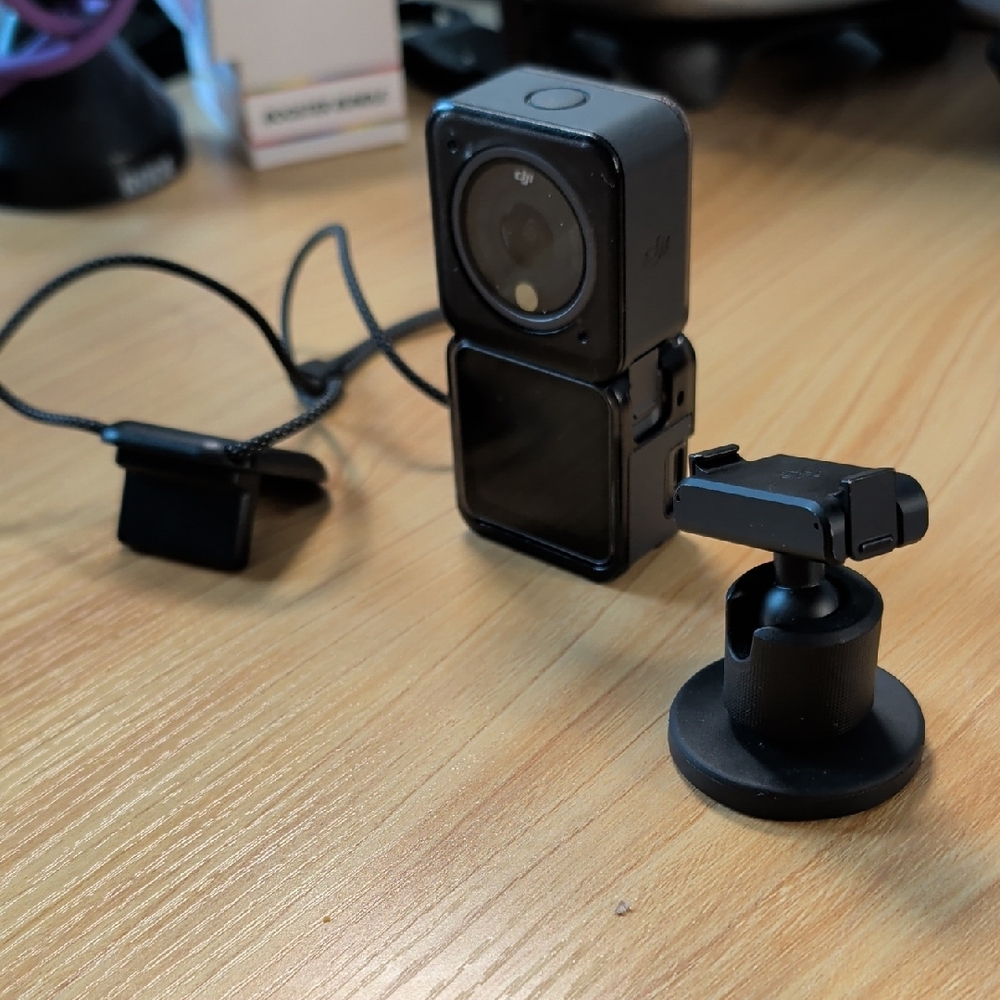 DJI ACTION 2 CAMERA WITH CASE AND MAGNETIC ACCESSORIES - Picture 2 of 11